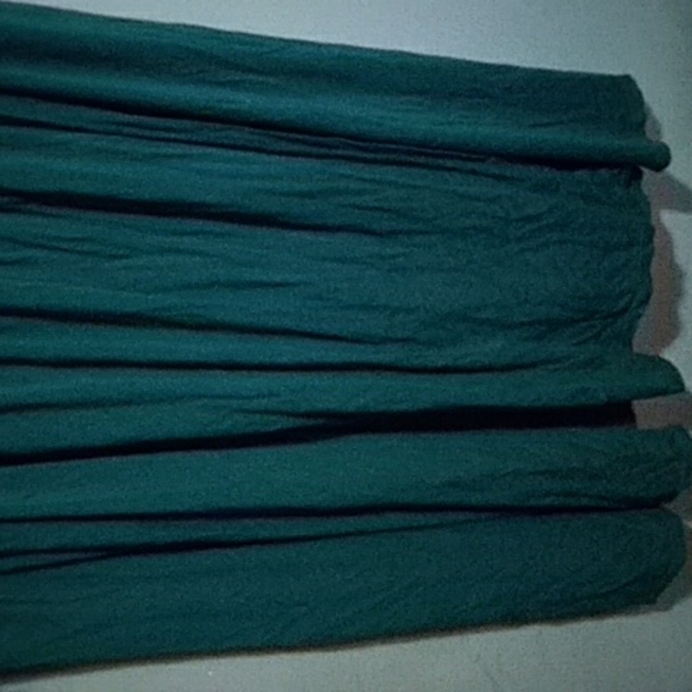 Classic Emerald Green Wrap-Style Women’s Dress - Picture 3 of 4